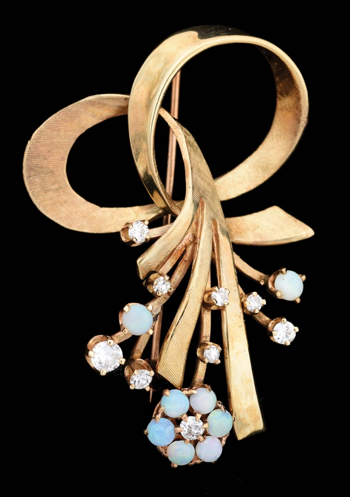 14K YELLOW GOLD OPAL AND DIAMOND FLORAL BROOCH.