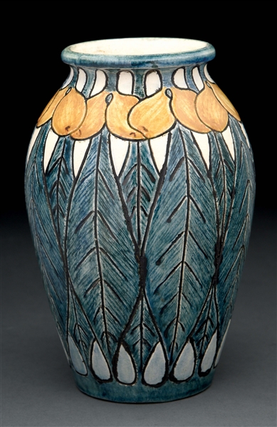 MARIE ROSS FOR NEWCOMB COLLEGE EARLY VASE.