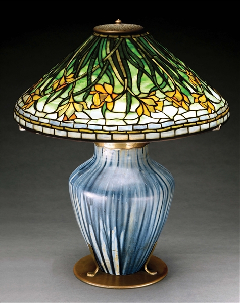 EARLY TIFFANY STUDIOS DAFFODIL LEADED GLASS LAMP ON POTTERY BASE.
