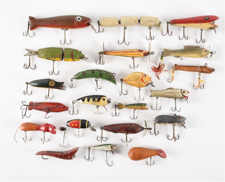 LOT OF APPROXIMATELY 20 VARIOUS HAND CARVED FOLK ART TYPE FISHING LURES.