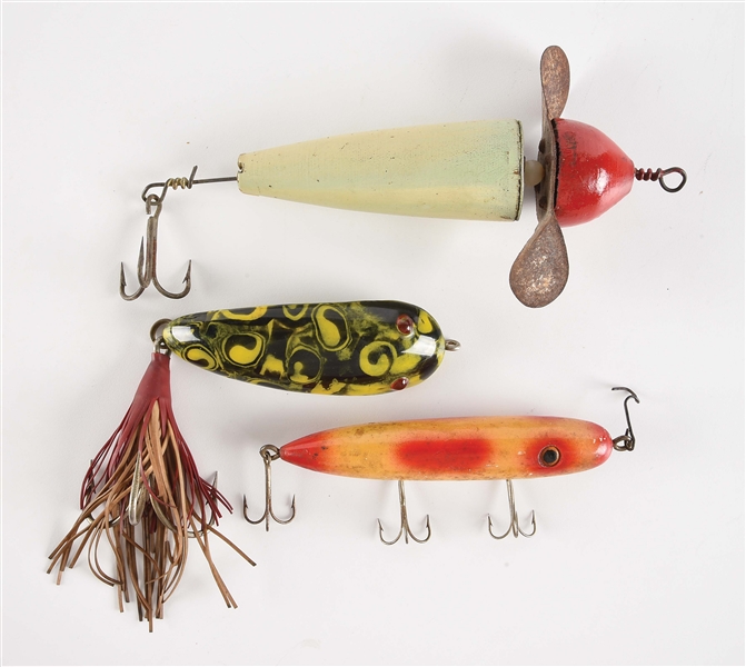 LOT OF 3 LURES.