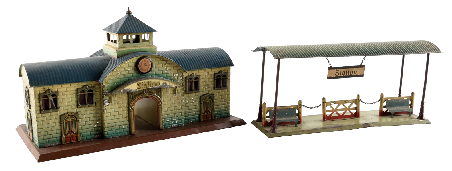 GERMAN BING O GAUGE TRAIN STATION.