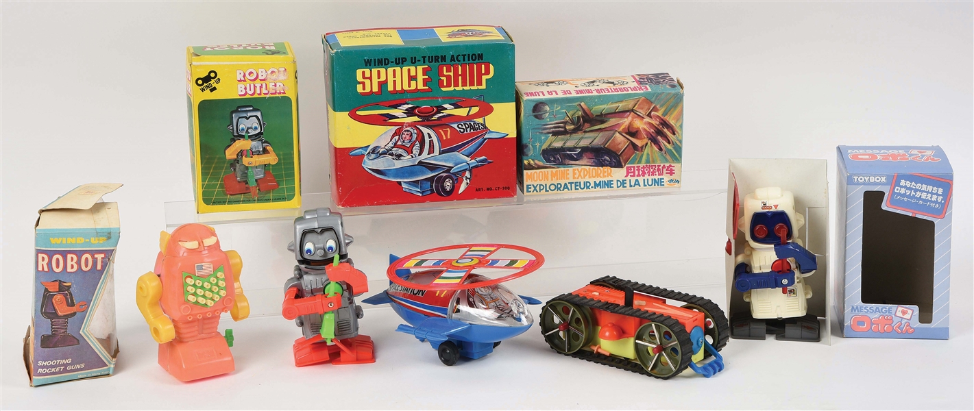 LOT OF 5: VARIOUS MORE CONTEMPORARY PLASTIC SPACESHIP TOYS.