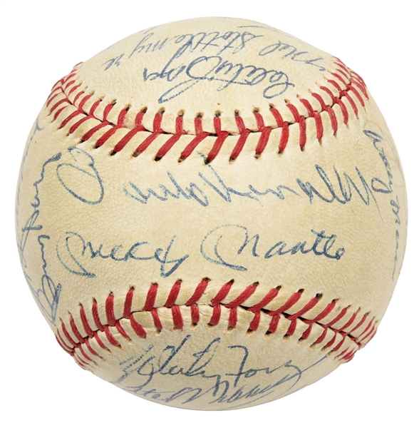 MICKEY MANTLE AUTOGRAPHED NEW YORK YANKEES TEAM BALL.