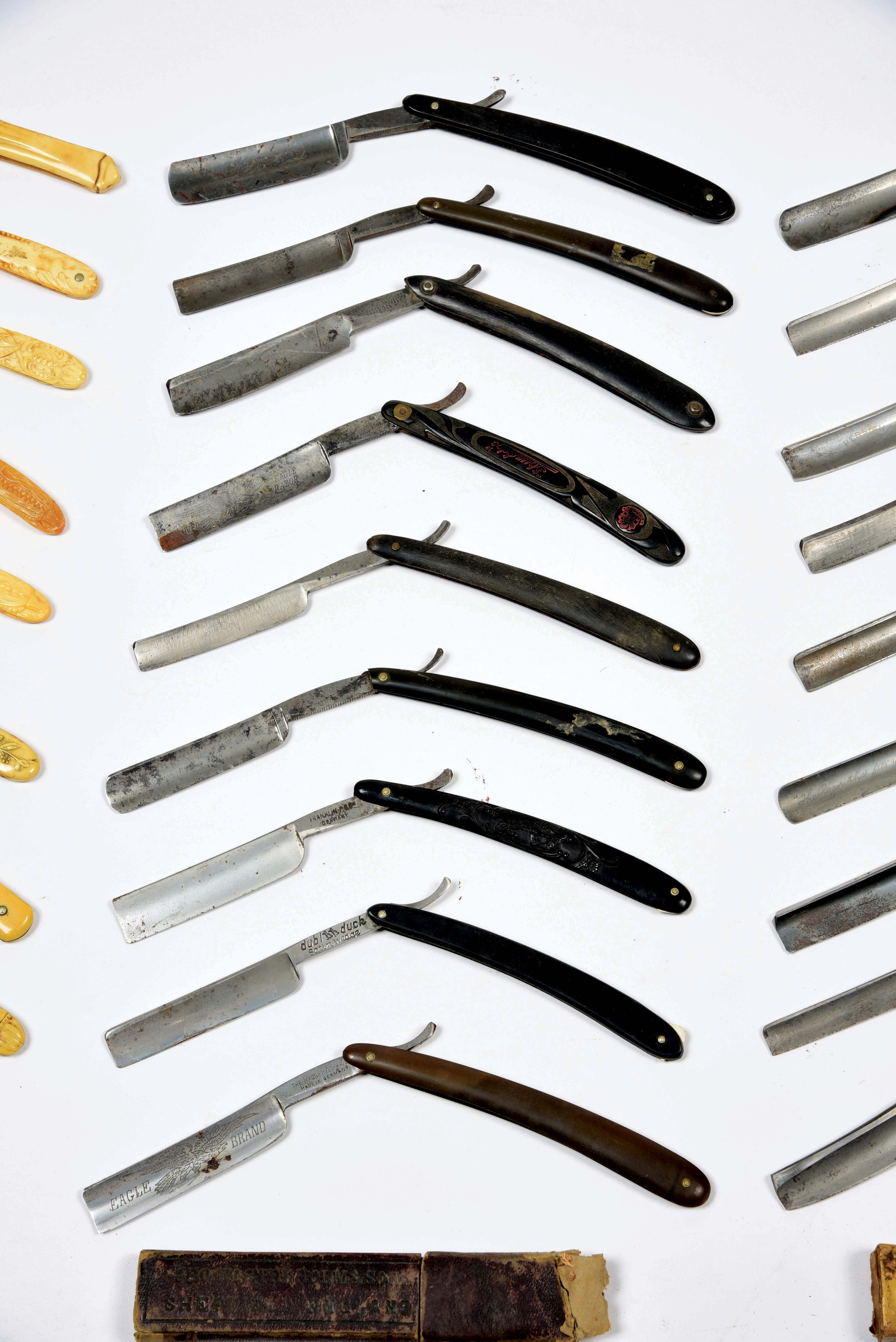 Lot Detail - ASSORTMENT OF BARBERSHOP STRAIGHT RAZORS.
