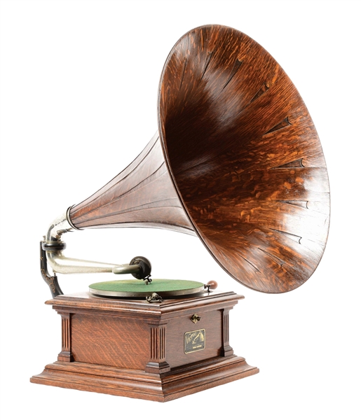 VICTOR MODEL VIC III PHONOGRAPH WITH OAK HORN. 