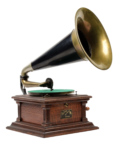 VICTOR MODEL III PHONOGRAPH.