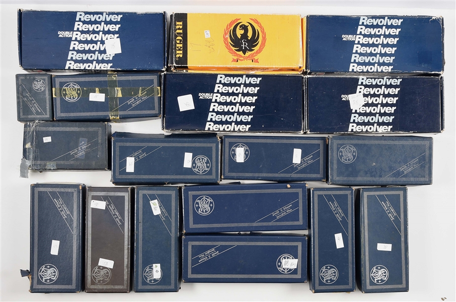 LARGE LOT OF SMITH & WESSON AND RUGER HANDGUN BOXES.