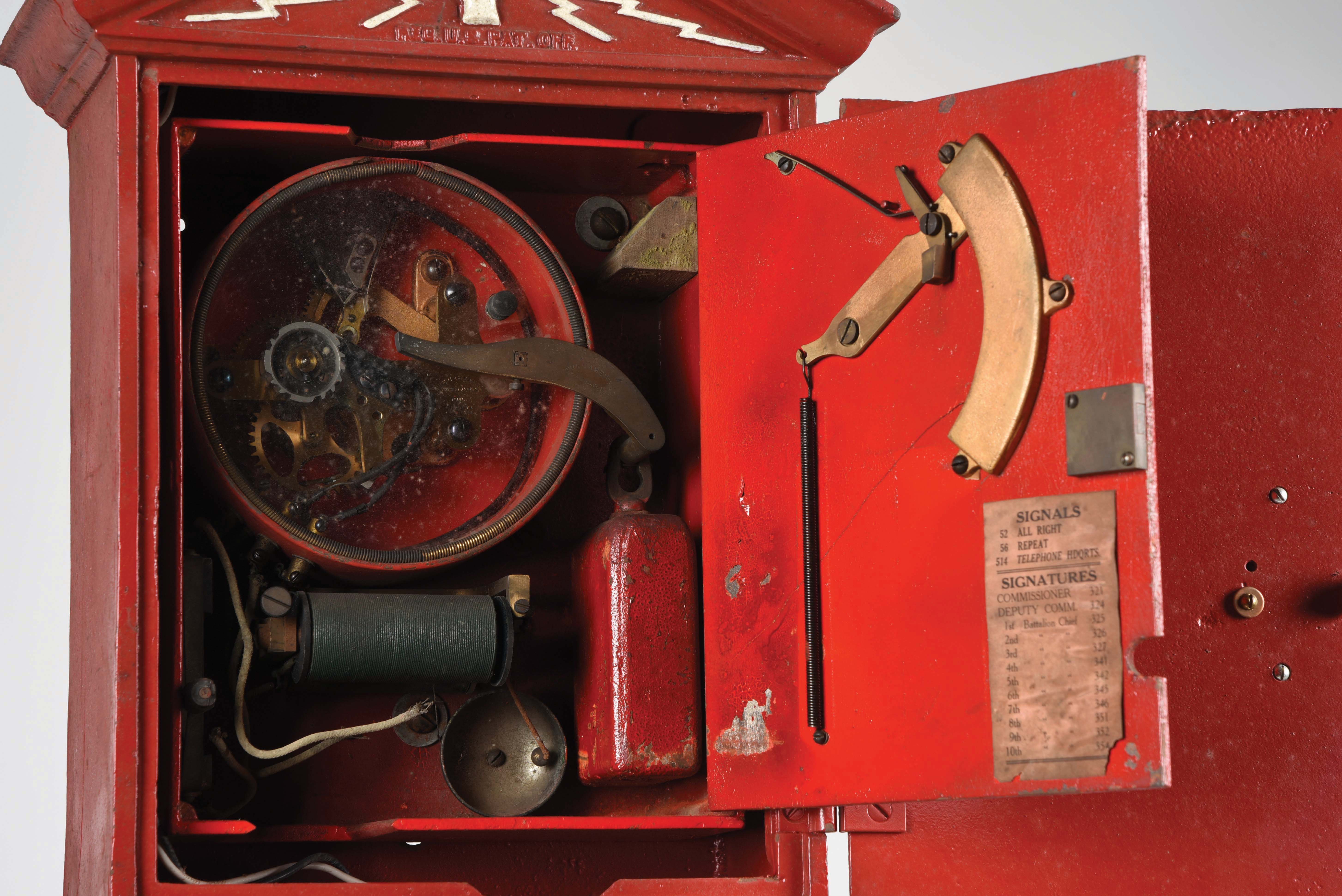 Lot Detail - GAMEWELL FIRE ALARM TELEGRAPH STATION MOUNTED ON CAST-IRON