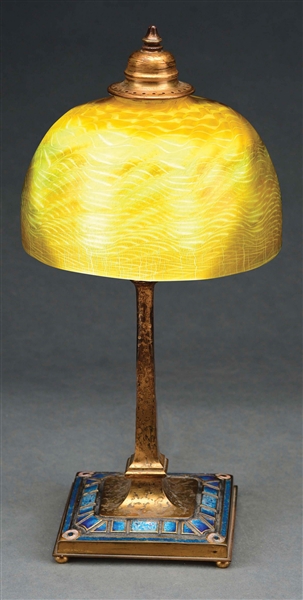 TIFFANY STUDIOS ART DECO PATTERN DESK LAMP.