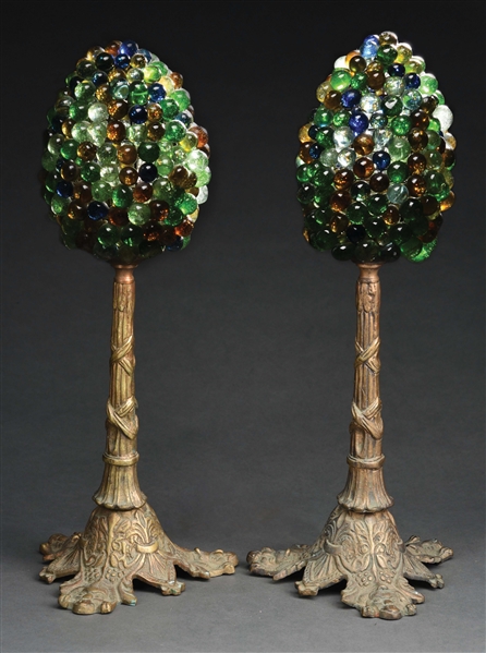 PAIR OF BRONZE LAMPS WITH GRAPE SHADES.