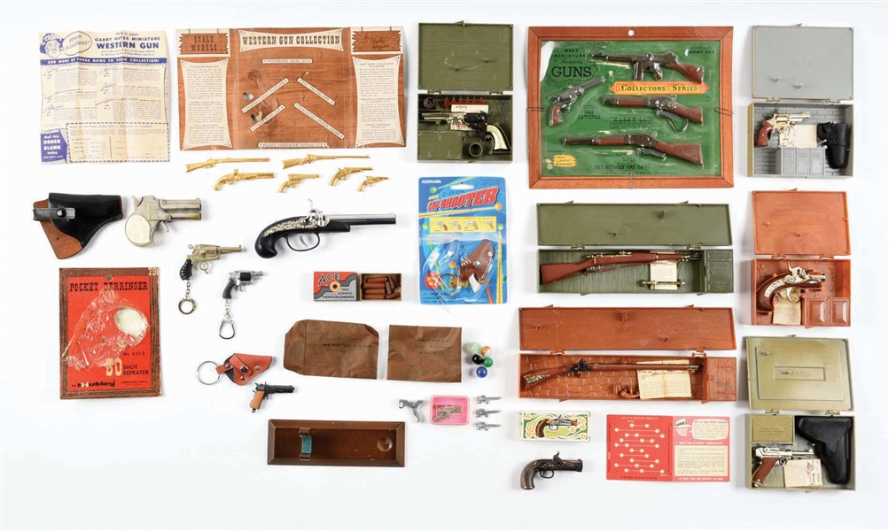 LOT OF VARIOUS MARX TOY GUNS IN PLASTIC CASES AND ON CARDS.