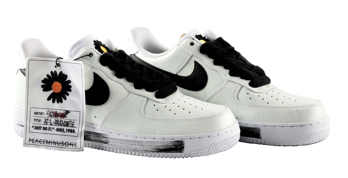 NIKE AIR FORCE 1 07 PARANOISE SNEAKERS.