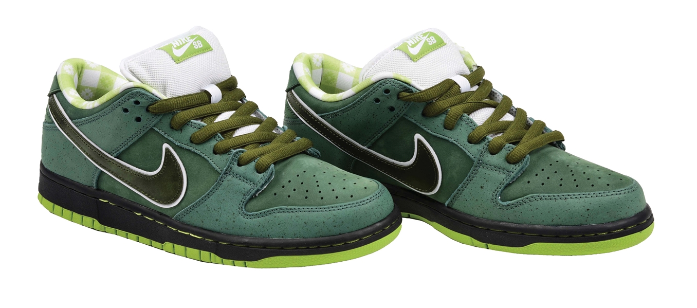 NIKE LOW TOP DUNKS GREEN LOBSTERS.