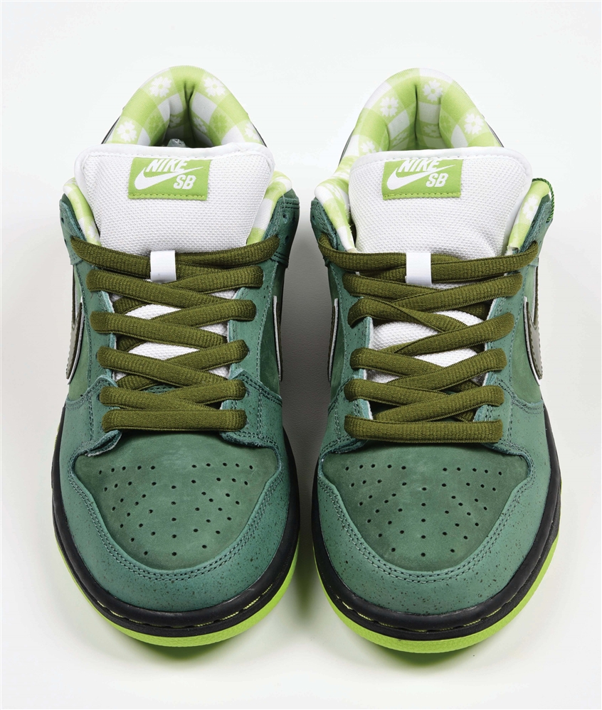 Lot Detail - NIKE LOW TOP DUNKS GREEN LOBSTERS.