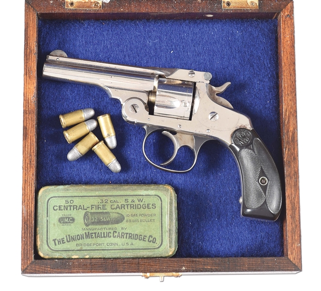 (A) SMITH & WESSON FOURTH MODEL .32 DOUBLE ACTION REVOLVER WITH CASE AND VINTAGE AMMO.