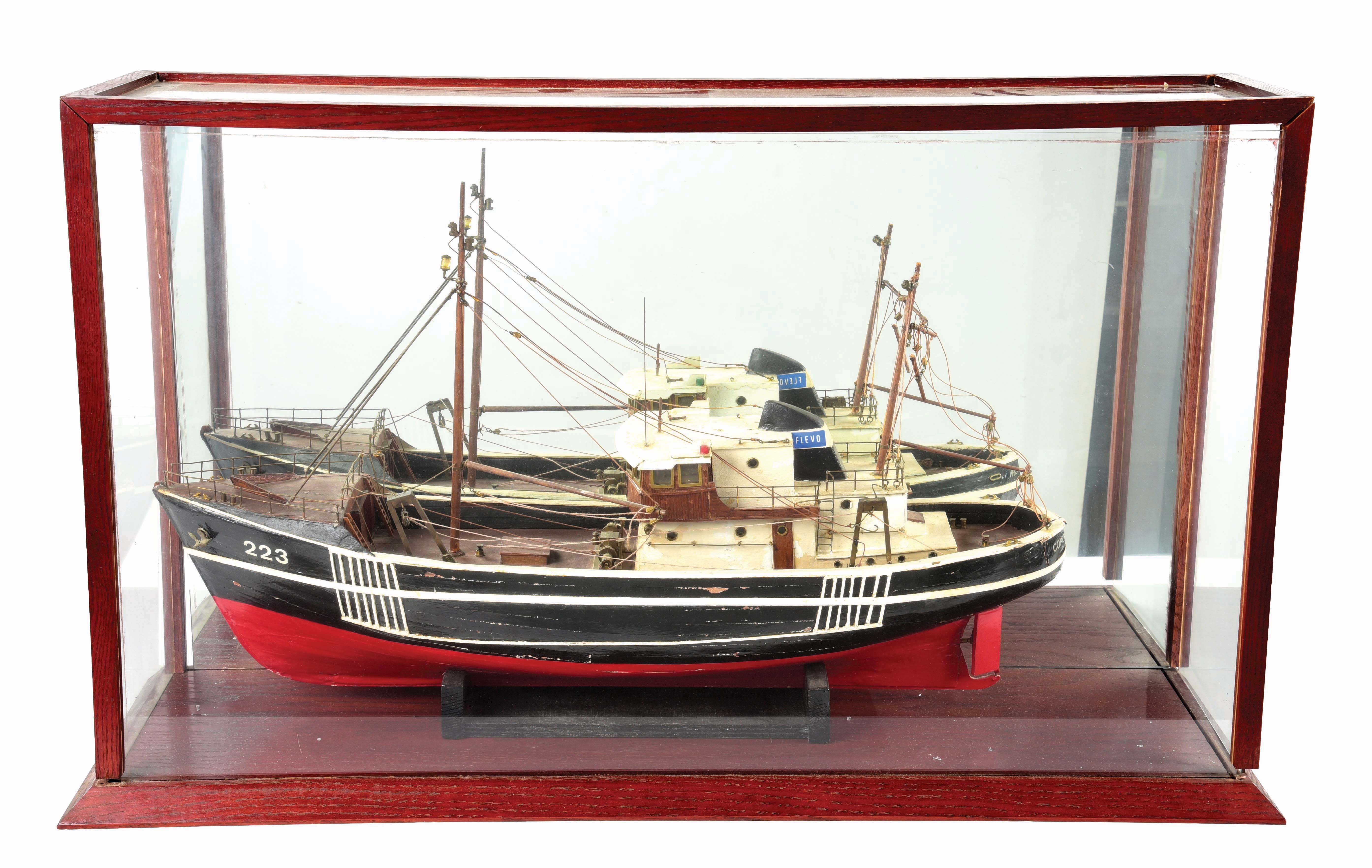 Lot Detail - MODEL BOAT IN GLASS DISPLAY CASE.