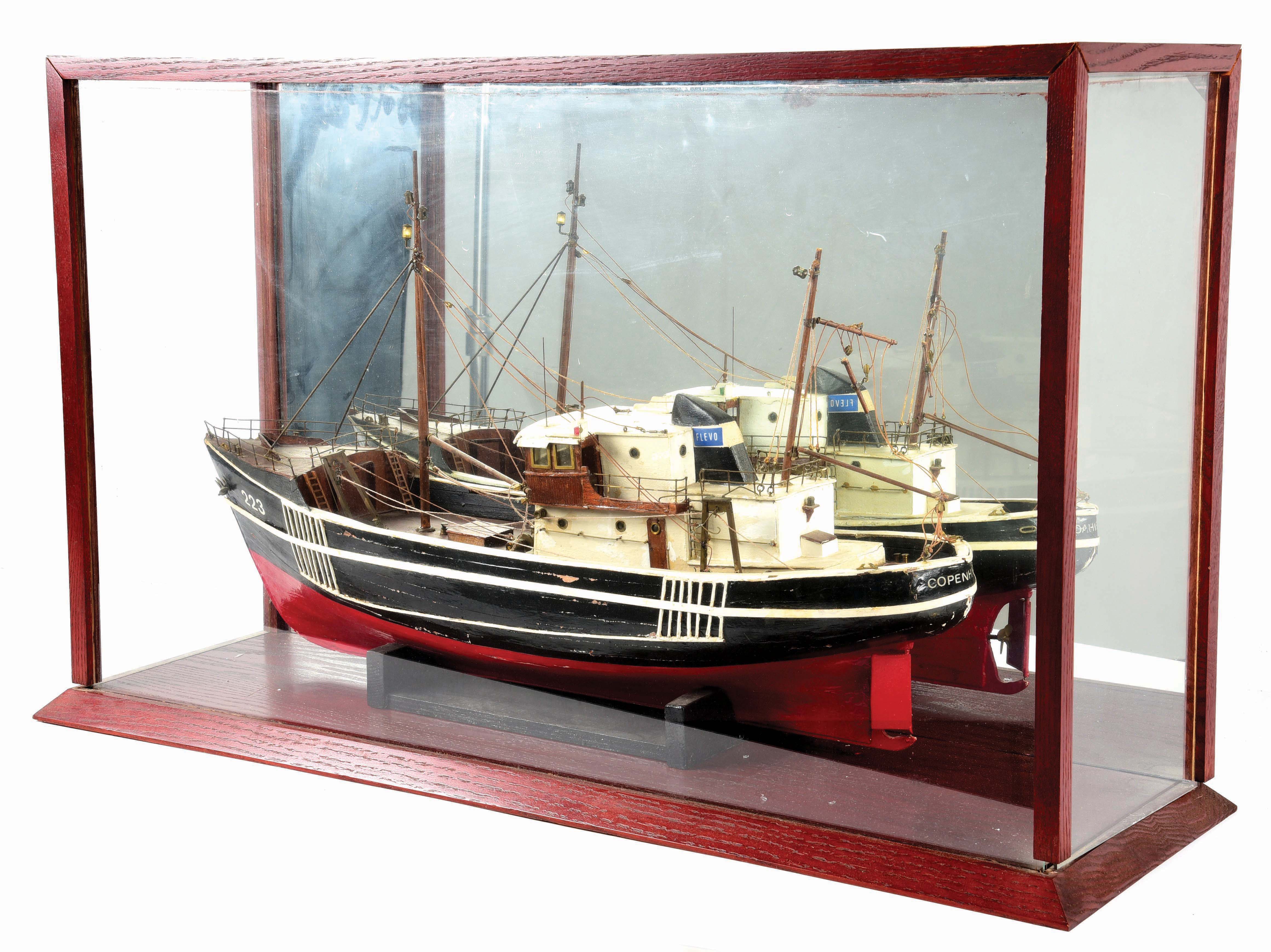 Lot Detail - MODEL BOAT IN GLASS DISPLAY CASE.