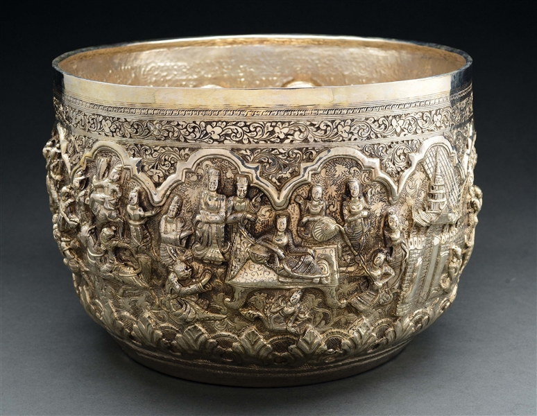 A SOUTH ASIAN SILVER LARGE BOWL. 
