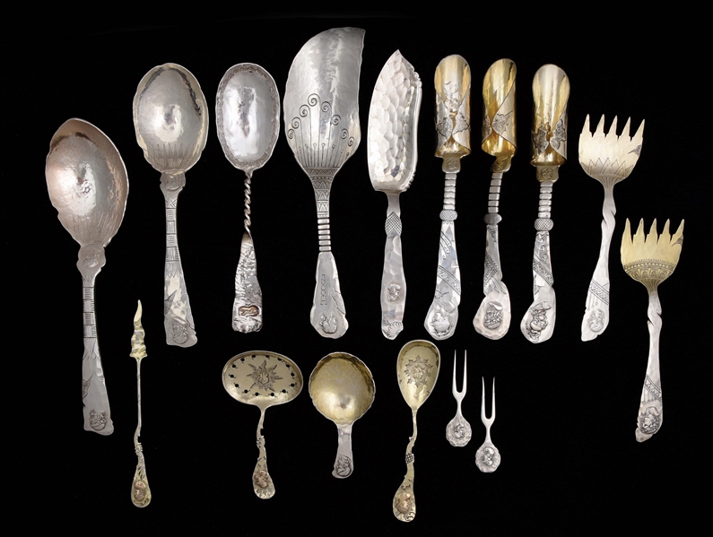 A GROUP OF AMERICAN STERLING SERVING PIECES. 
