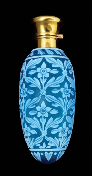CAMEO GLASS PERFUME OR SCENT BOTTLE.