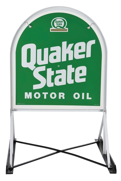 OUTSTANDING NEW OLD STOCK QUAKER STATE MOTOR OILS TIN SIGN W/ ORIGINAL METAL CURB STAND. 