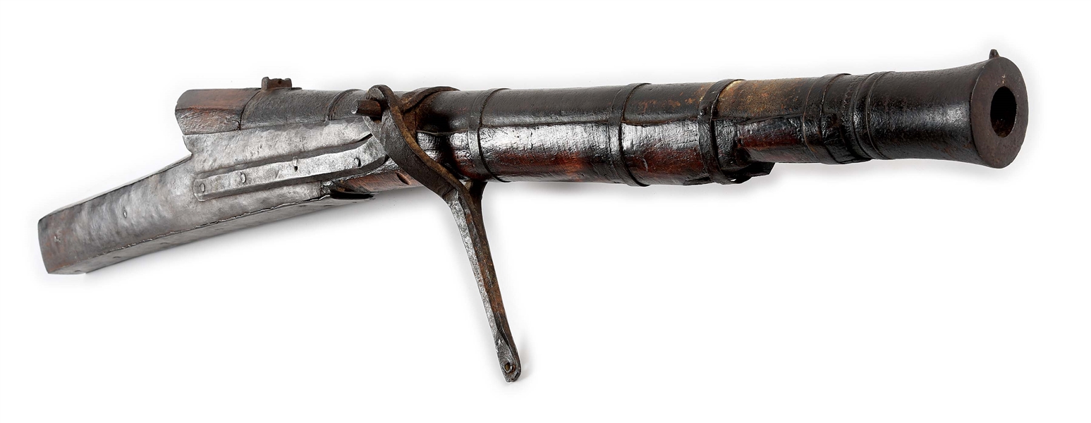 A VERY RARE, EARLY, LARGE PINTLE-MOUNTED MANUALLY FIRED OTTOMAN CANNON.