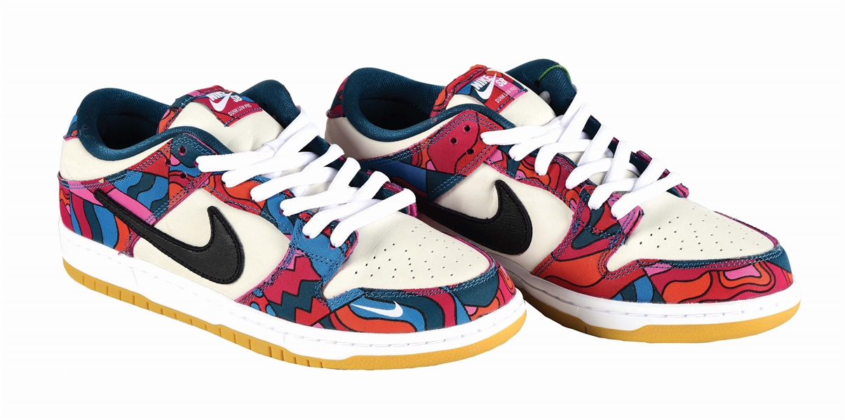 SB LOW TOP DUNK PARRA ABSTRACT ART EDITION.