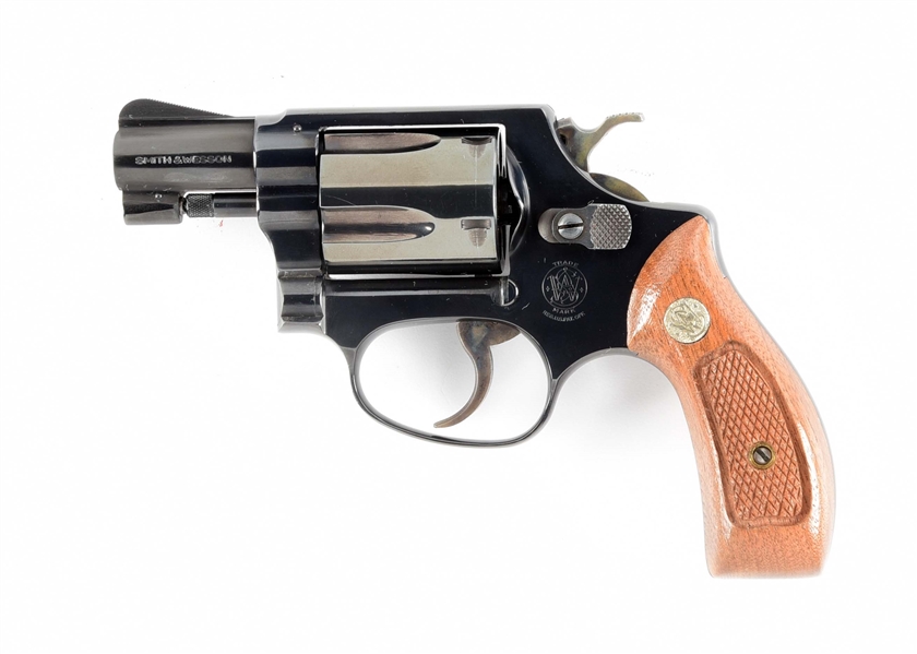 (M) SMITH & WESSON MODEL 36 DOUBLE ACTION REVOLVER WITH BOX.