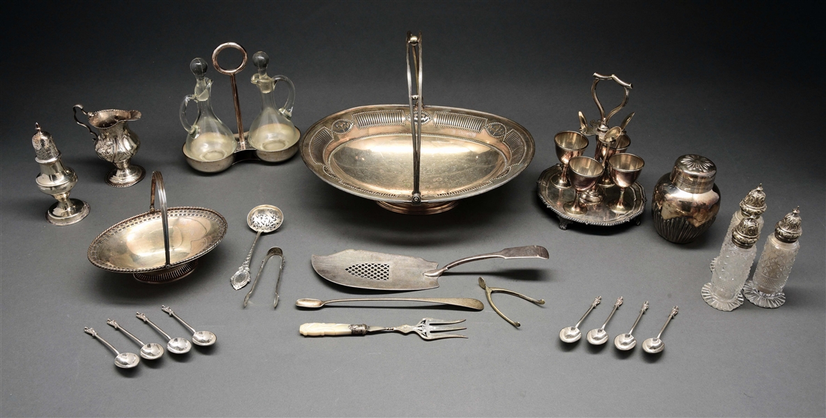 A GROUP OF STERLING AND SILVER PLATED ITEMS. 