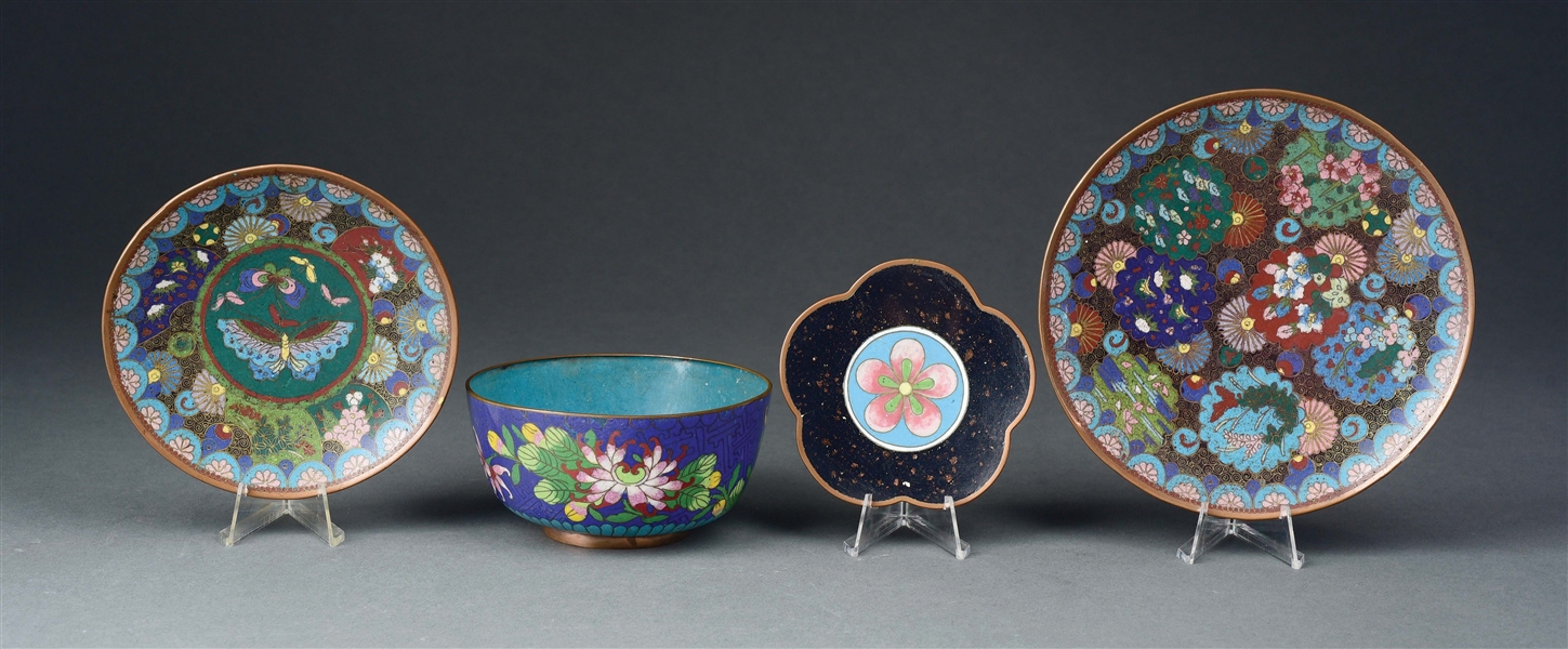 LOT OF 4: JAPANESE MEIJI PERIOD (1868-1912) CLOISONNÉ PLATES AND BOWL. 