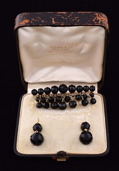 TIFFANY & CO. GOLD, ONYX & ENAMEL VICTORIAN MOURNING JEWELRY W/ORIGINAL FITTED BOX.