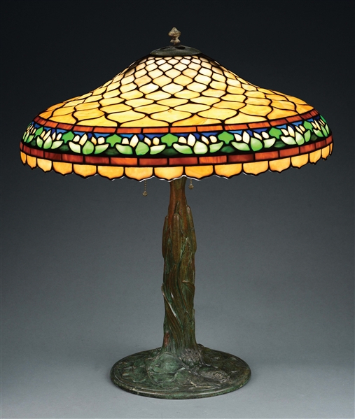 DUFFNER AND KIMBERLY WATER LILY LEADED GLASS TABLE LAMP.