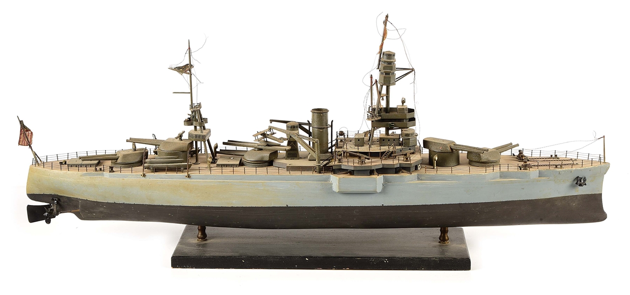 1933 POPULAR SCIENCE MODEL OF THE USS TEXAS WITH BLUEPRINTS.