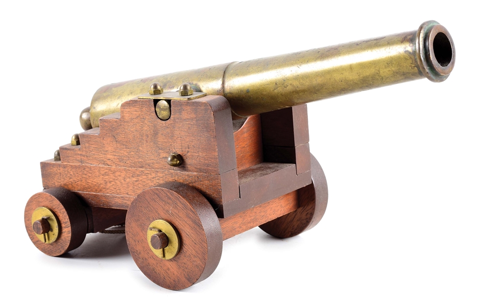 SCALE BRASS CANNON WITH NAVAL STYLE CARRIAGE.
