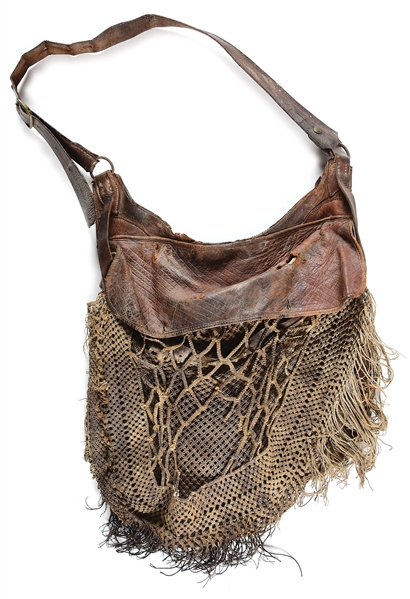 EARLY 19TH CENTURY LEATHER AND MACRAME HUNTING BAG.