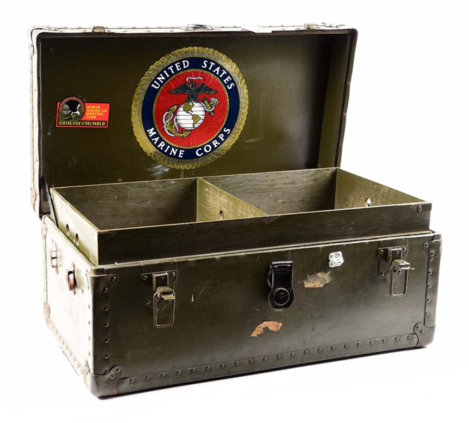 US WWII ERA BELBER TRAVELING GOODS US ARMY FOOT LOCKER.