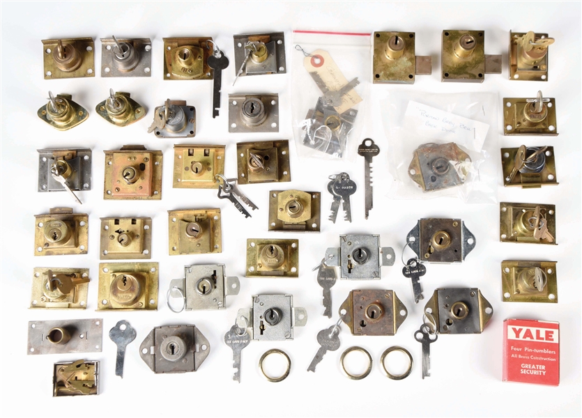 LOT OF MISC COIN-OP LOCKS AND KEYS.