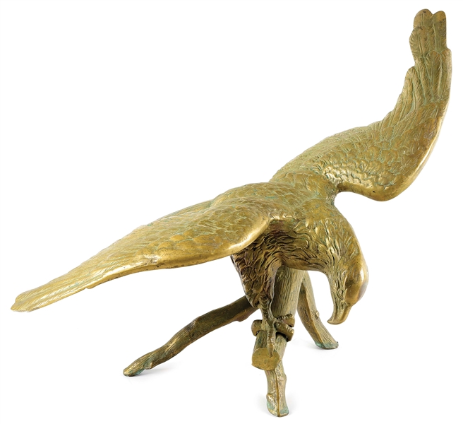 ATTRACTIVE BRASS STATUE OF AN EAGLE.