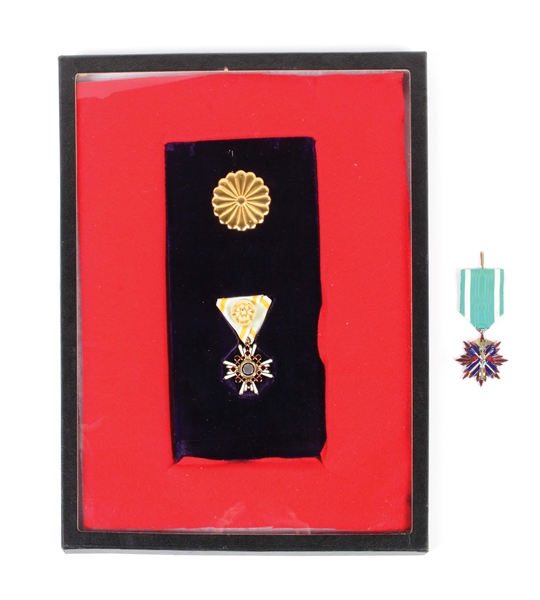 LOT OF 2: JAPANESE WWII ORDER OF THE SACRED TREASURE IV CLASS AND ORDER OF THE GOLDEN KITE V CLASS MEDALS.