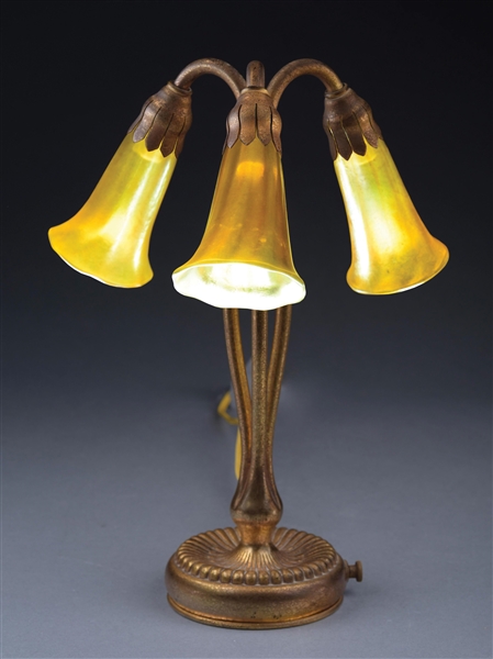 TIFFANY STUDIOS 3-LIGHT LILY LAMP WITH ART GLASS SHADES.
