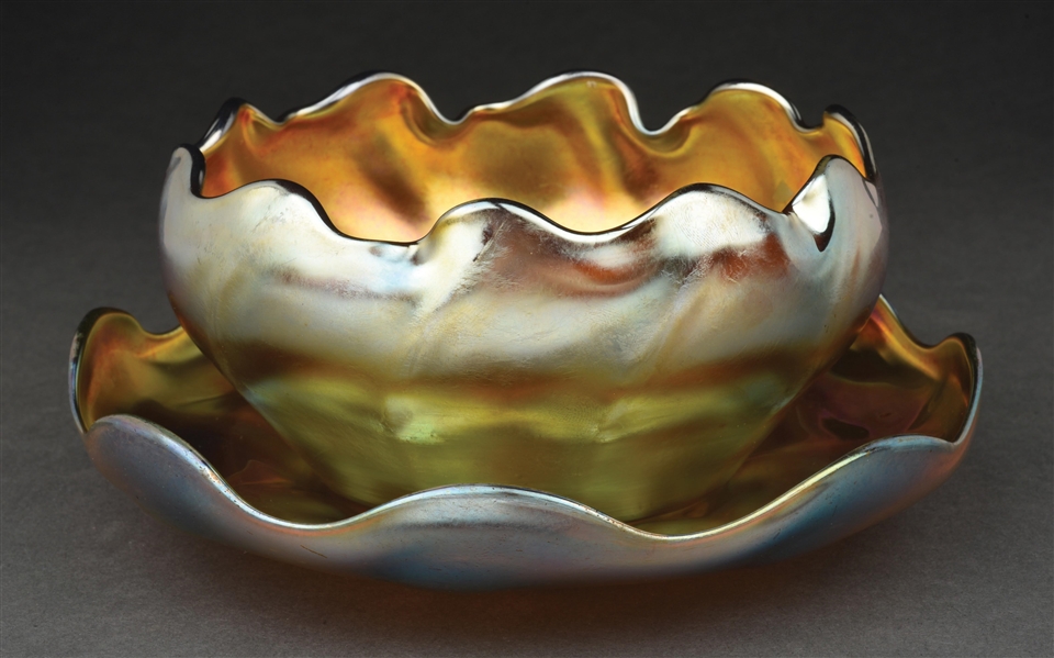 TIFFANY STUDIOS FAVRILE GLASS FINGER BOWL WITH UNDER PLATE.