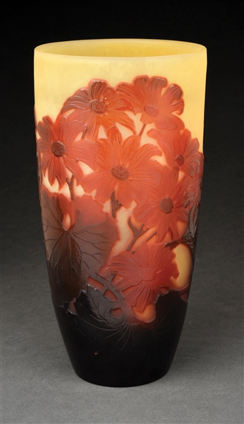 GALLE CAMEO VASE WITH DAISIES. 