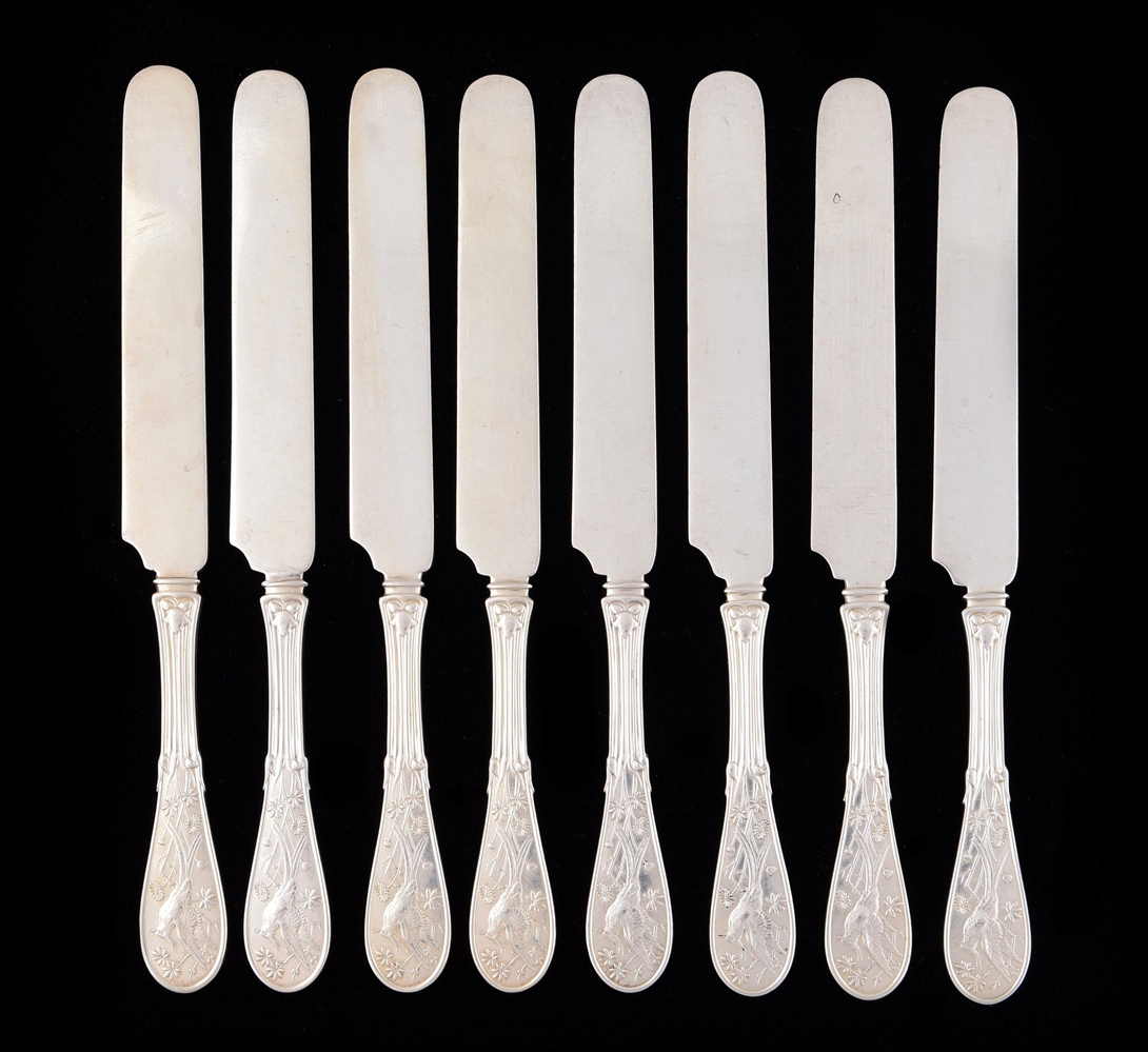 A SET OF EIGHT TIFFANY STERLING JAPANESE PATTERN DESSERT OR BREAKFAST KNIVES. 