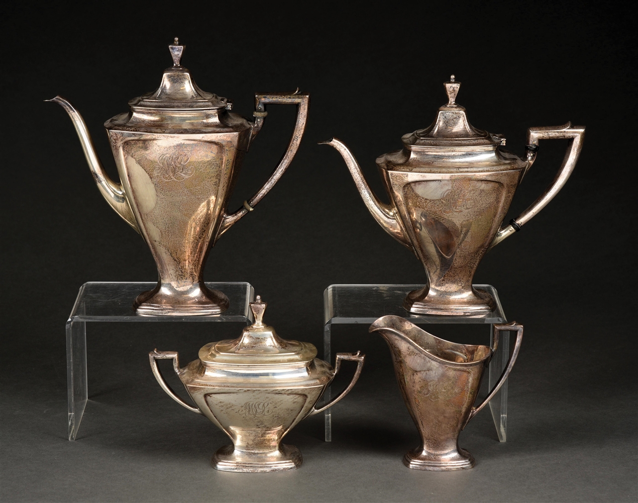 AN AMERICAN STERLING FOUR PIECE TEA AND COFFEE SET. 