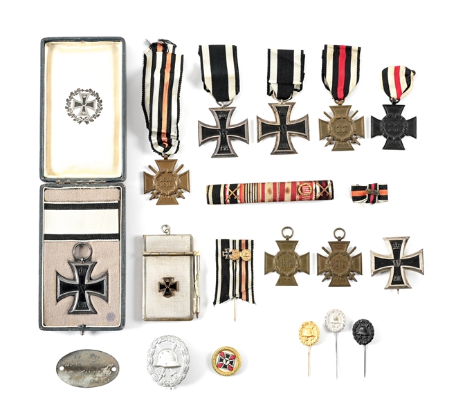 LOT OF IMPERIAL GERMAN WWI BADGES AND INSIGNIA.