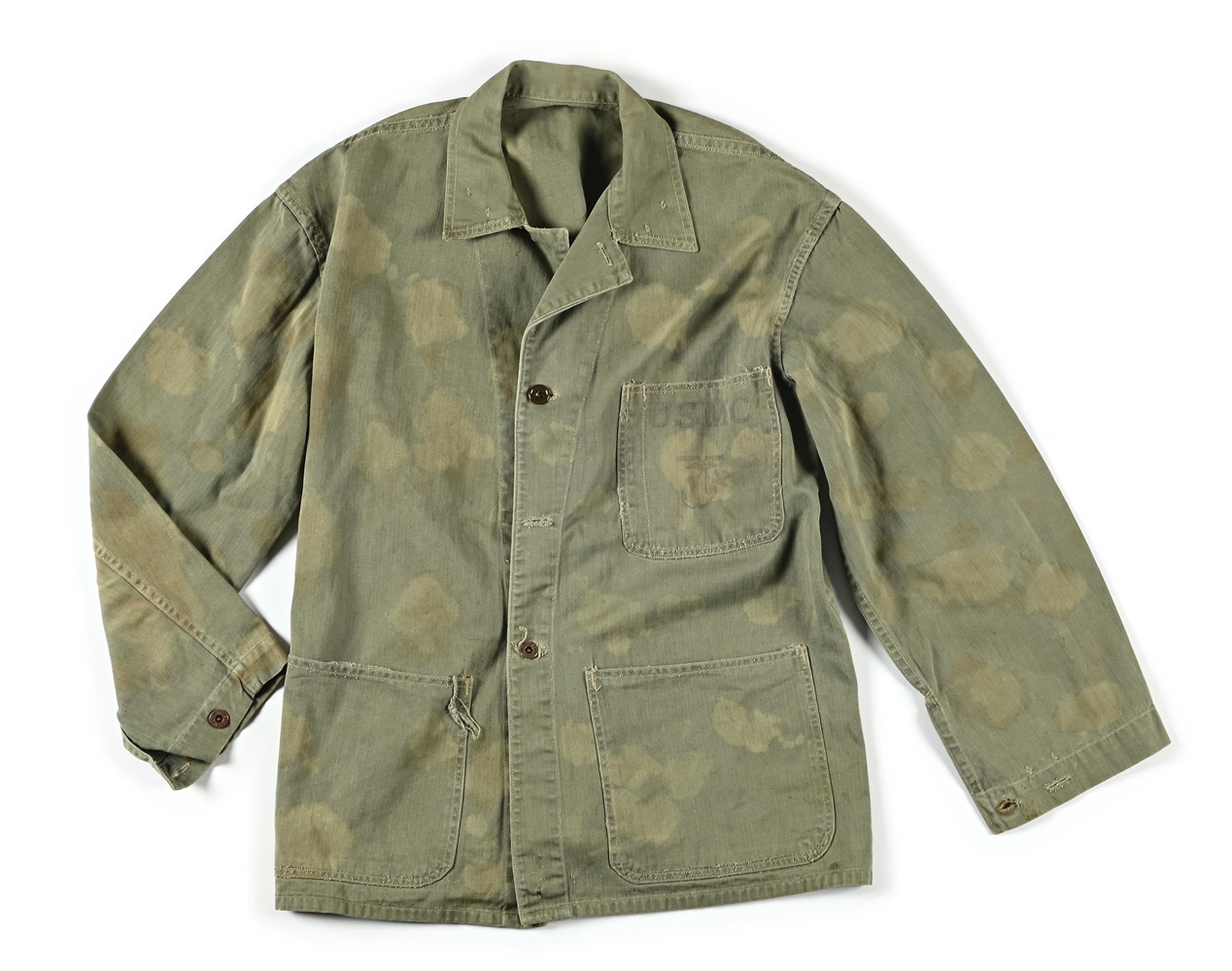 US WWII USMC P41 FATIGUE JACKET WITH THEATER BLEACH CAMOUFLAGE PATTERN.