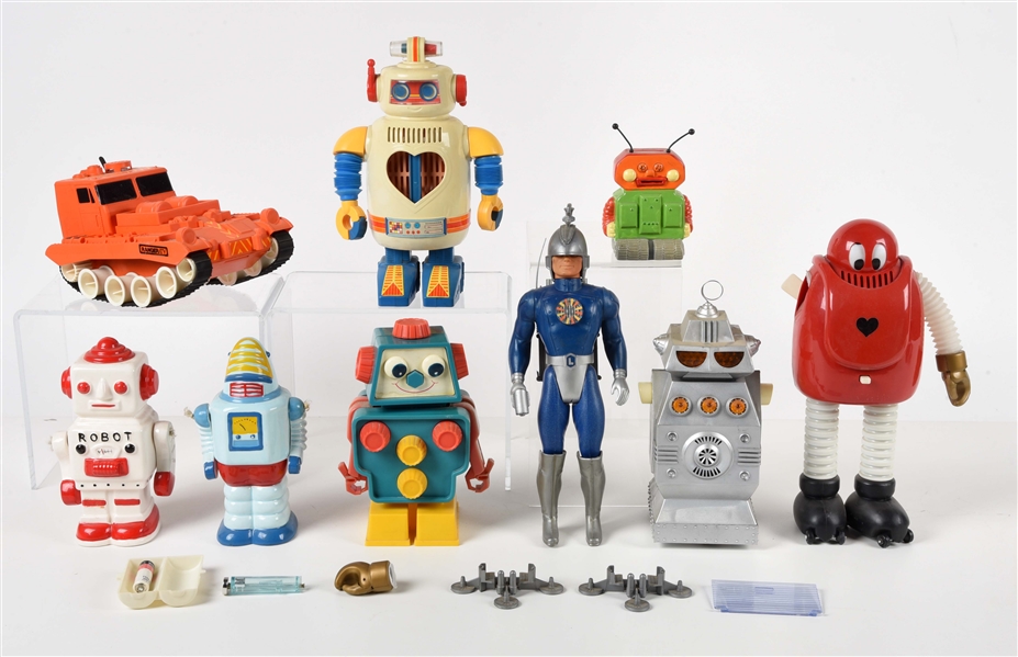LARGE LOT OF MOSTLY CONTEMPORARY PLASTIC & CERAMIC ROBOTS.