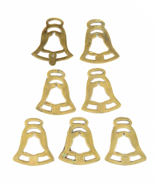 LOT OF: 7 COMMON BRASS SADDLE CHARMS.
