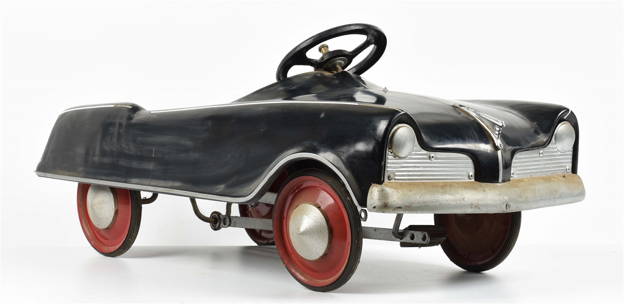 PRESSED STEEL AMERICAN-MADE AUTOMOBILE PEDAL CAR.